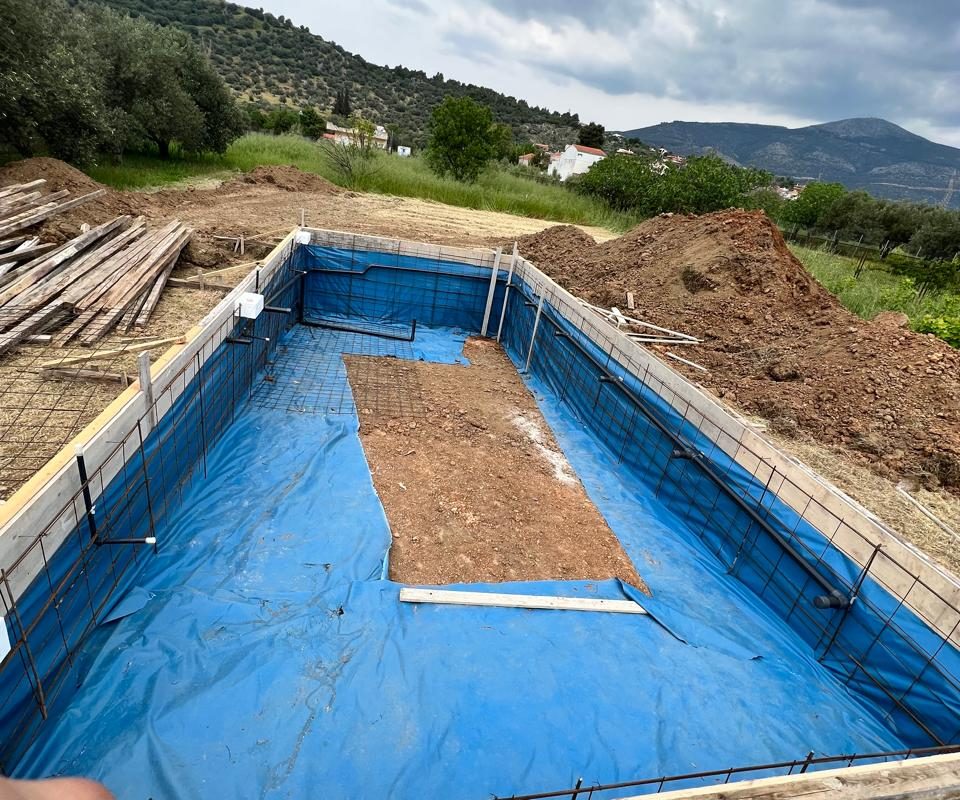 ΠΙΣΙΝΑ ΜΕ ΠΕΤΡΑ ΚΑΡΥΣΤΟΥ